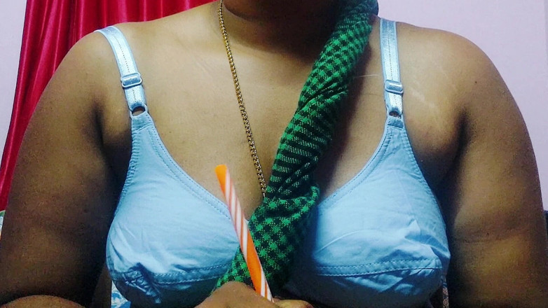 Desi Mohini: Mohini Village Bhabhi Hardsex en Dormitorio.