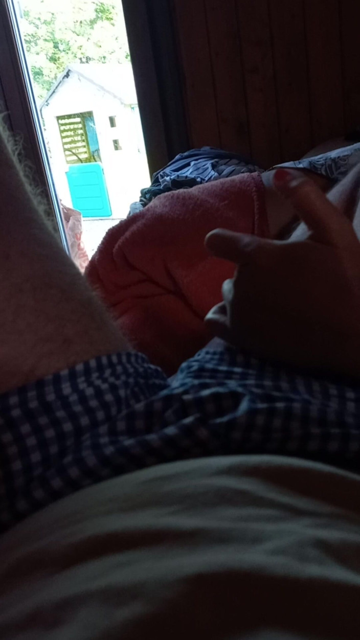 Handjob Passion: Tachinare cu labă pe canapea cu vedere la persoana 1 - pulă...