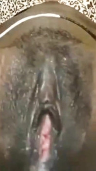 Joven ugandan negra se masturba