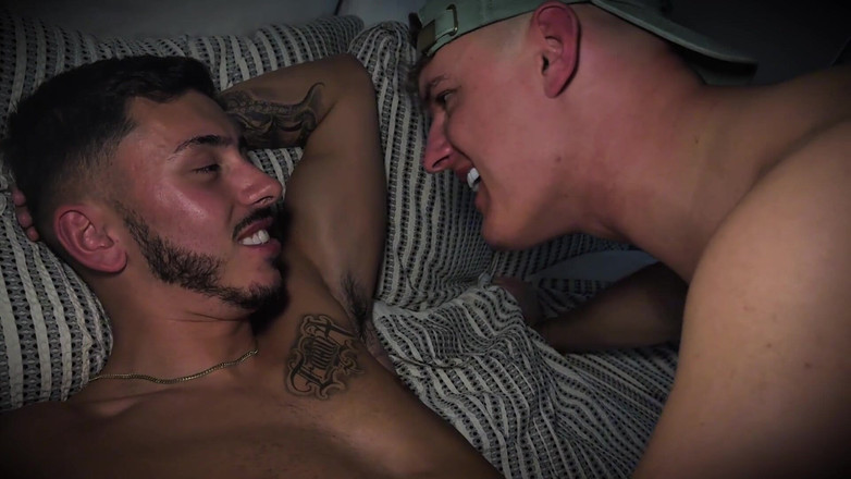 Jak White: Hunky Studs šuká Jaka tak tvrdě, že ho donutí vykouřit nálož