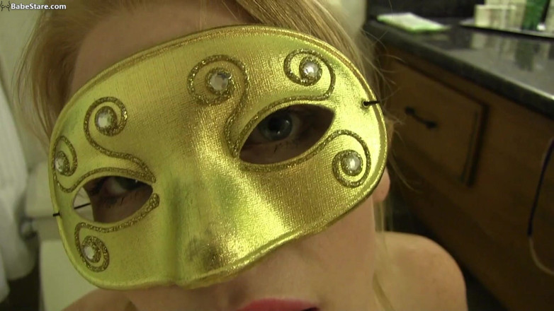 Babe Stare: Eine domina macht einen tollen maskerade-gruppensex