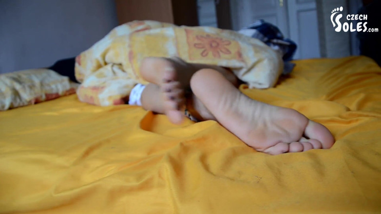 Czech Soles - foot fetish content: Sabah ayakları uyanıyor ibadet