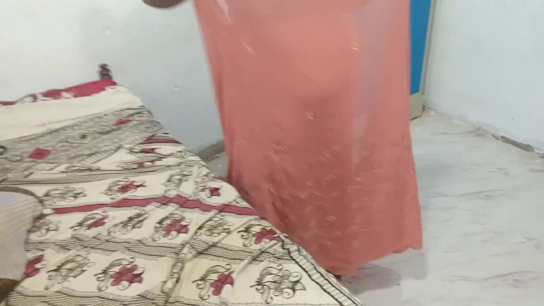 Veni: Se cambia el vestido de la madrastra mientras mira a...