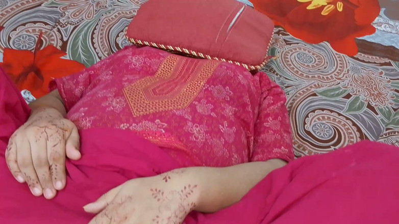 QueenbeautyQB: Mama vitregă indiană își seduce fiul vitreg