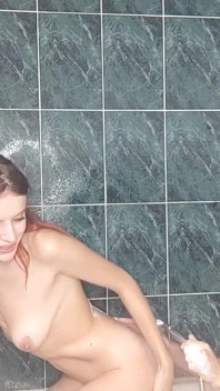 Sexy dámy šukají s banánem a okurkou