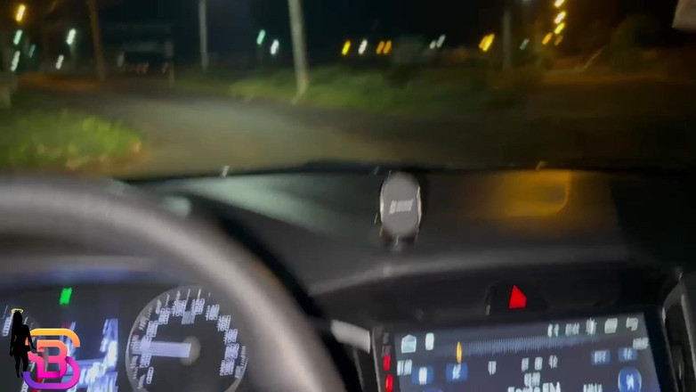 Bruna Santiny Hetero: Aku menggoda bajingan ini sampai dia menghentikan mobil dan meniduriku...