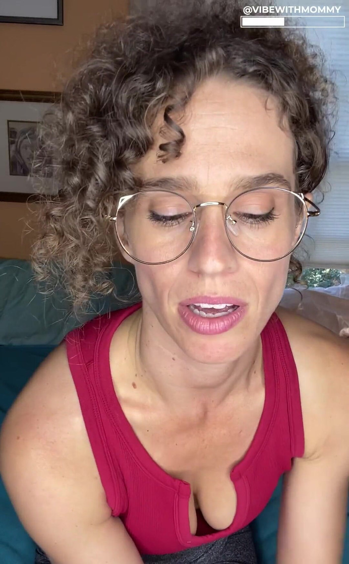 VibeWithMommy: La matrigna tutore ebrea scopa il figliastro istruzioni per sborrare!...