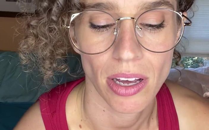 VibeWithMommy: Yahudi öğretmen üvey anne üvey oğluyla sikişiyor! Ben senin Yahudi üvey annenim ve sana...