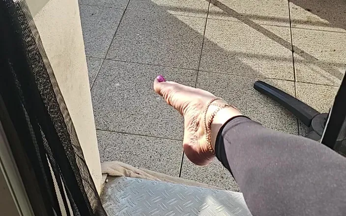 Chrissy Feet: Making My Neighbors Horny.