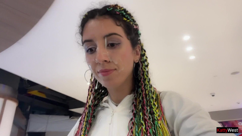 Katty West: Passeggiata pazza con nel centro commerciale