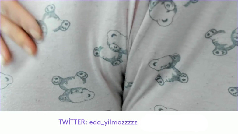 bigass_sexy_bigboobs: Pocieranie cipki piżamą - Cameltoe