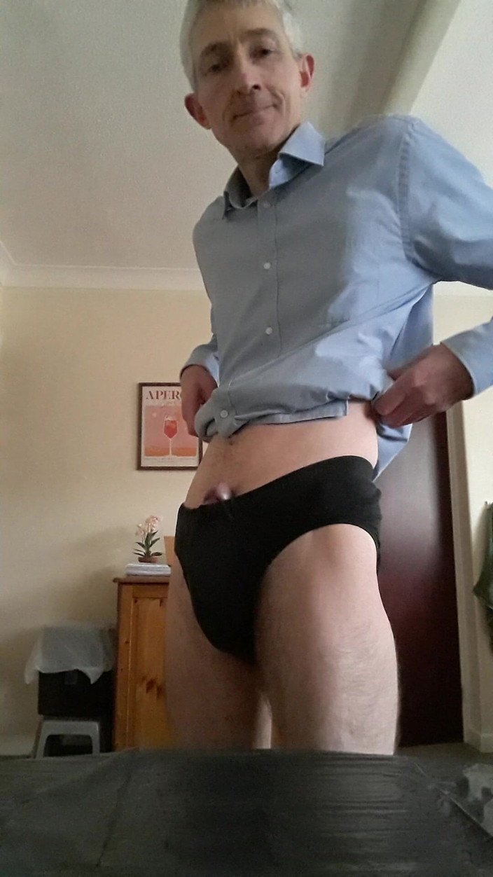 James Dirty Boy: Sentado en la mesa