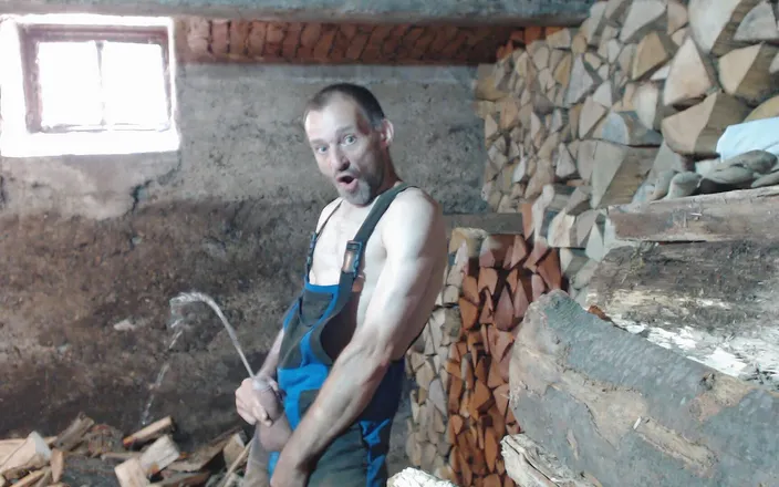 TIVADAR 73: Piss erotic show.
