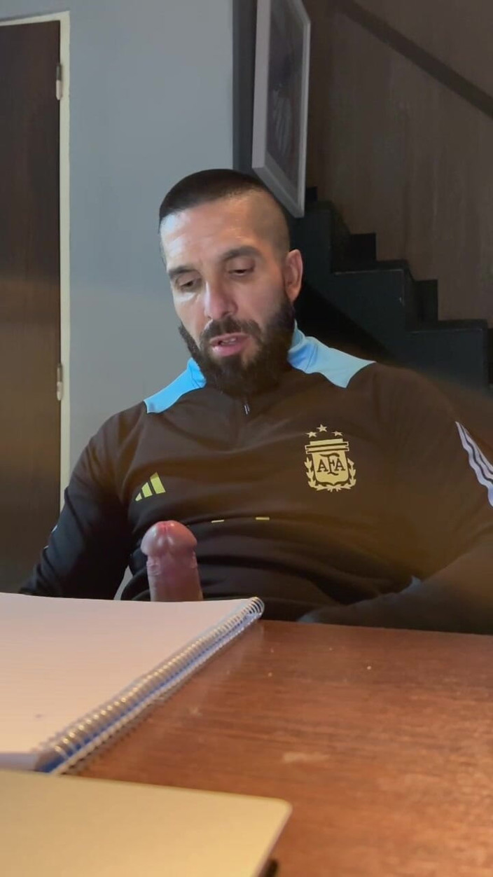 Bulltovich: Vyvrcholím a olíznu to přímo z žaludu