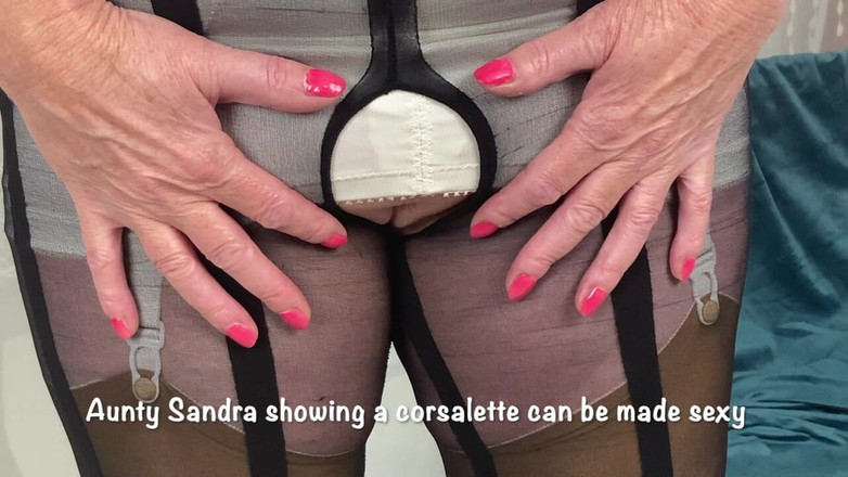 Aunty Sandra vintage girdle queen: Dì Sandra Make và Old Corsalette Sexy