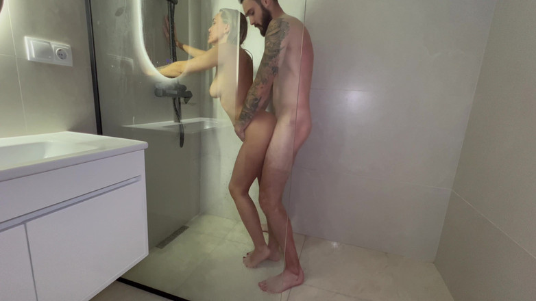 FamilyNews: Von der Dusche zum Sex 1 Schritt