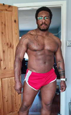 Amadeus: Pantalones cortos rojos grandes