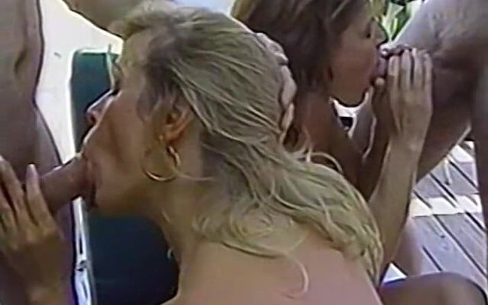 Homegrown Wives: Fête échangiste dans un jacuzzi