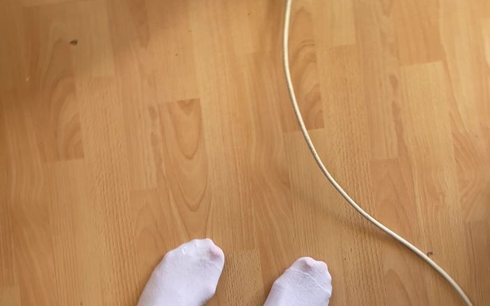 Feet: Lopen in witte sokken
