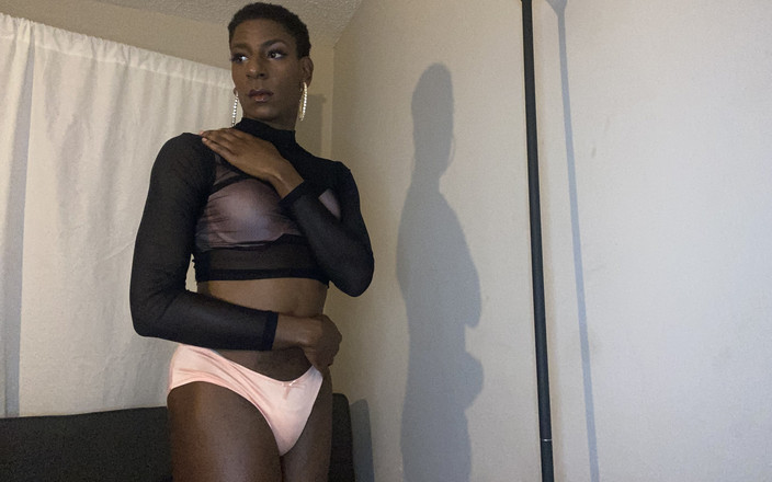 MerlinMystique: Celana dalam merah muda &amp; bra