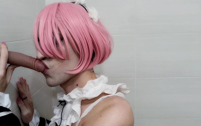Leona Incubo: メイドアニメのコスプレでピンクの髪のニューハーフがあなたのペニスに乗る