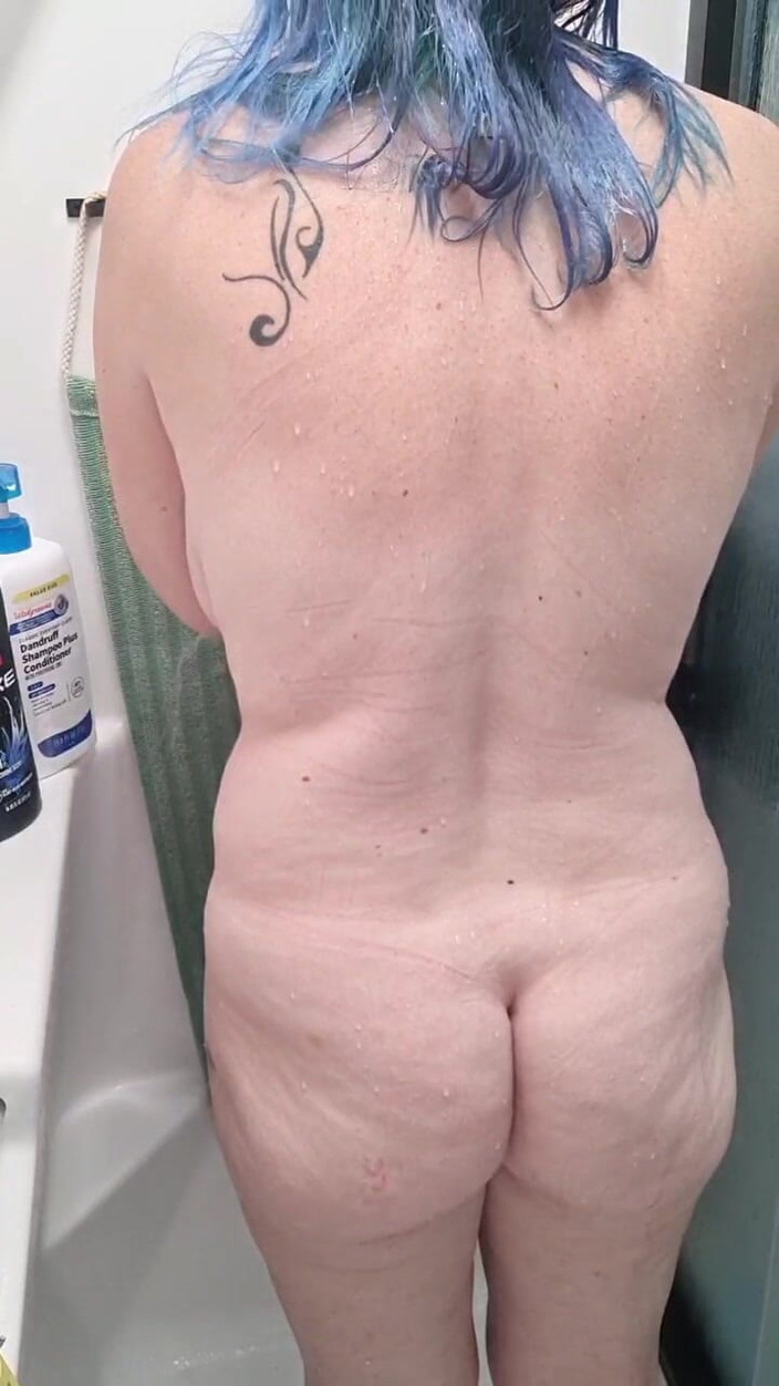 KittieNoOne: Melancap di Bilik Mandi