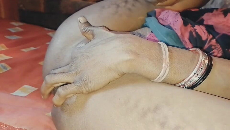 Deshi girl 9: Bhabhi se divierte en el dormitorio y lanzó su jugo...