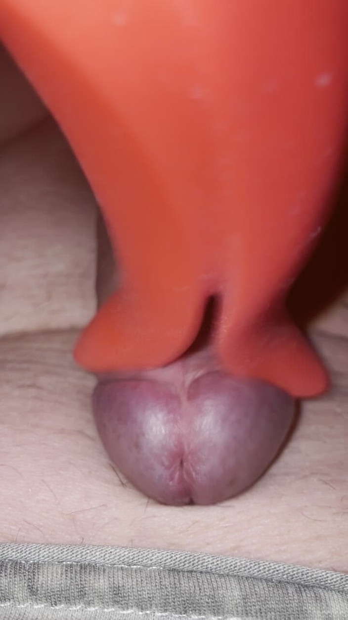 Mitchie: Nu numai pișat iese aici, ci și sperma - partea 1