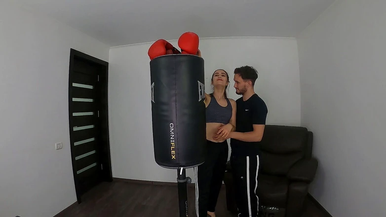 SassyTiff: 의붓아빠의 자지를 빨아주는 배다른 여동생