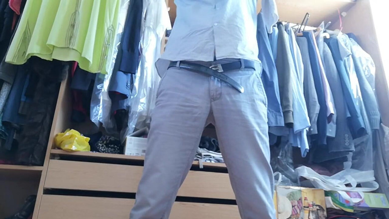 Rafael Torreano: Раздевается и в чулане