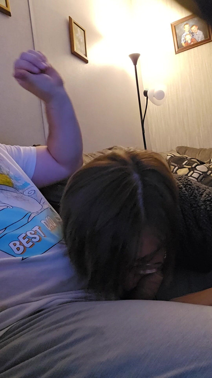 Funhousewife69: 그는 내가 그의 자지를 빨고 있어 애플 파이를 먹고 있어