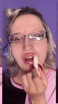 Pompuje wtyczkę Pout Bimbo transformacji dla wargi obsesji klip autorstwa Findom Goaldigger