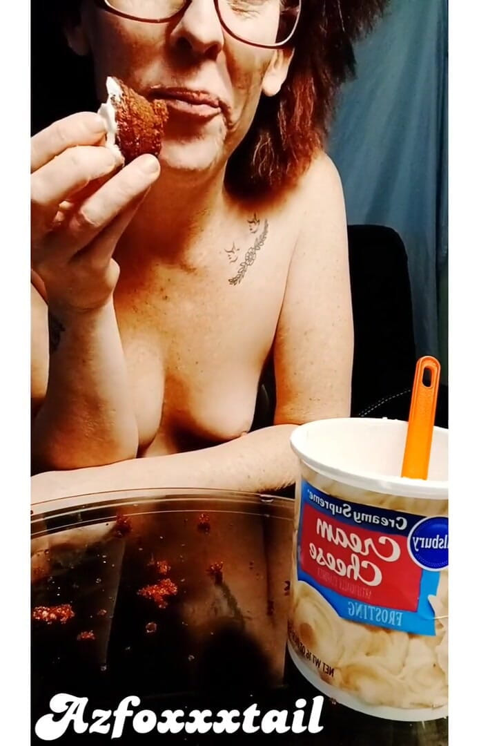 AzFoxxxTailPhelicia: Foodplay-cupcake-full