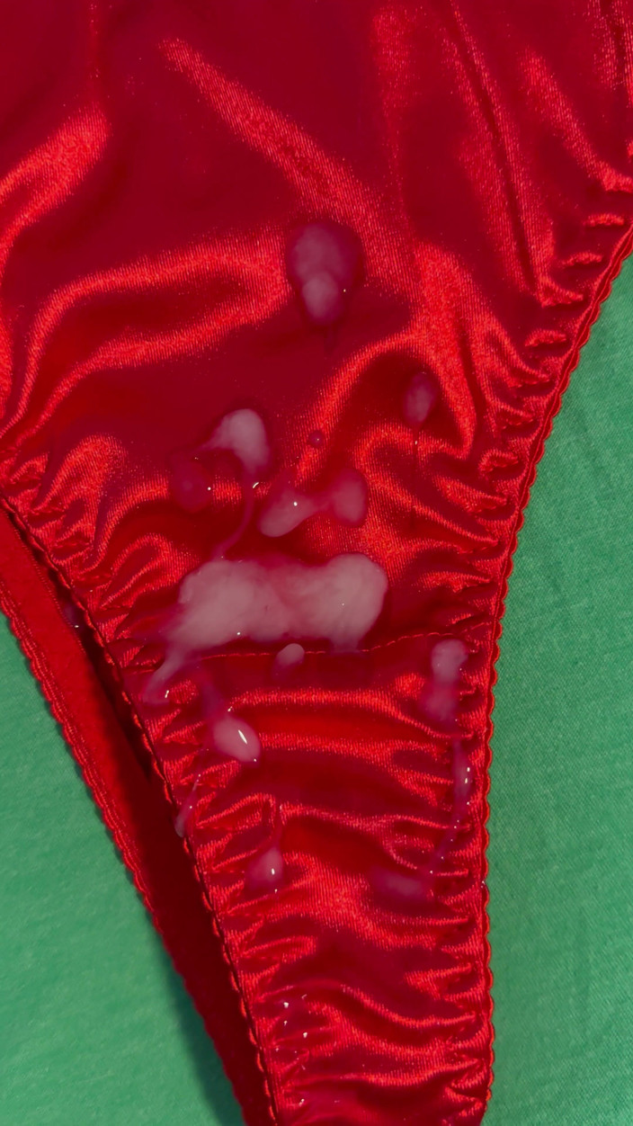 CumDaily: Éjaculation sur la culotte de ma femme 15