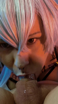Cosplayer Gives Deepthroat Blowjob in 69