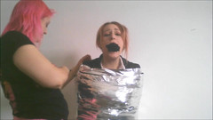 Selfgags classic: Mumifikující Kandy!