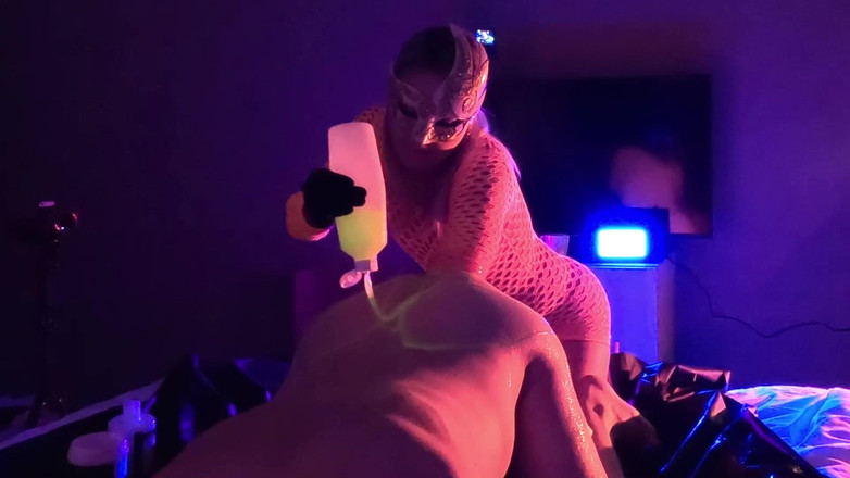 FISTINGQUEEN: Glow Fisting - Fistdude POV