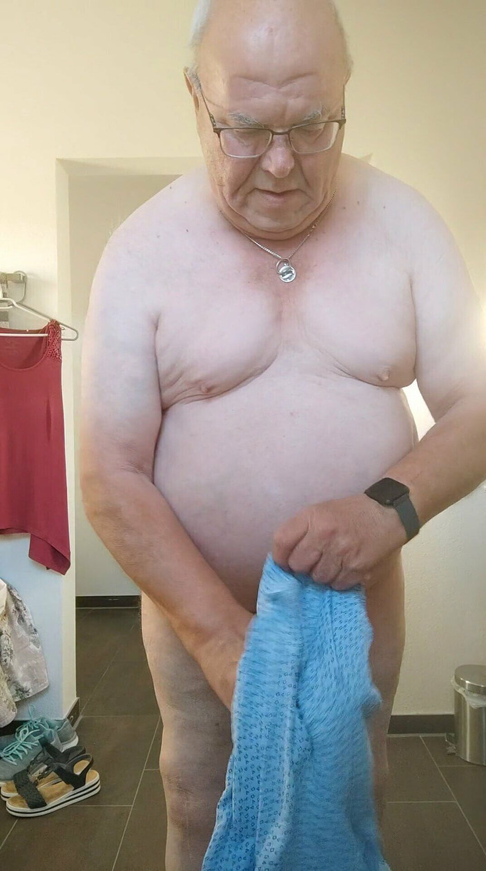 Karlchengeil: Пятна в моих трусиках, расческа в моей