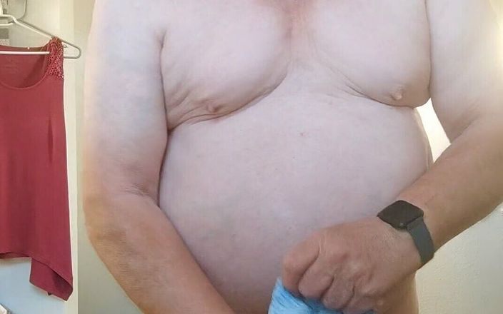 Karlchengeil: ブリーフの汚れ、お尻のヘアブラシ