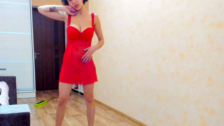 myla_angel: Sexy striptýz v červených šatech a sportovním oblečení