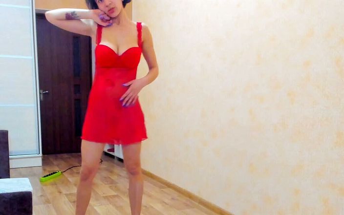 Myla Angel: Strip-tease torride en robe rouge et vêtements de sport