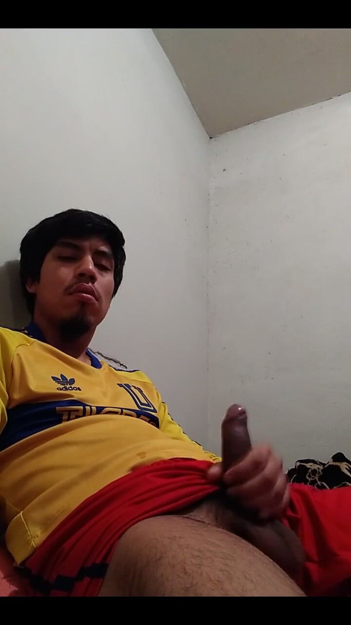 AlexAlejandro13: 快来逃脱看看这个漂亮的厚阴茎
