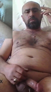 Papi kommt allein zu hause