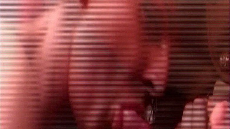 Erotic Club: 黑发熟女张开张开的屁股脸颊