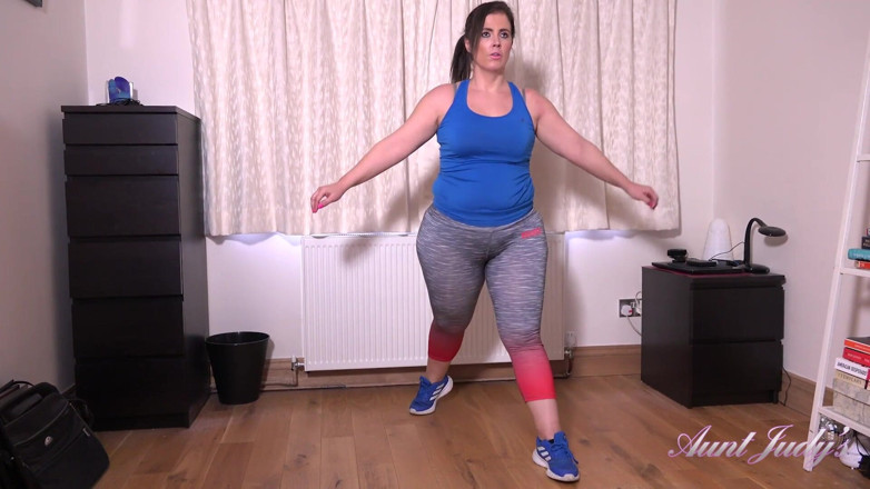 Aunt Judy's: AuntJudys - 42anni il culone grande di BBW Montse si allena
