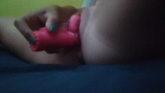 Morgan Elis: Mă joc cu pizda mea umedă.