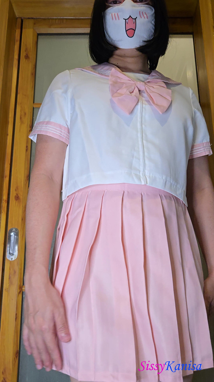 SissyKanisa: La Cabine D’essayage De Sissy Kanisa : Essayez Le Seifuku Rose (uniforme...