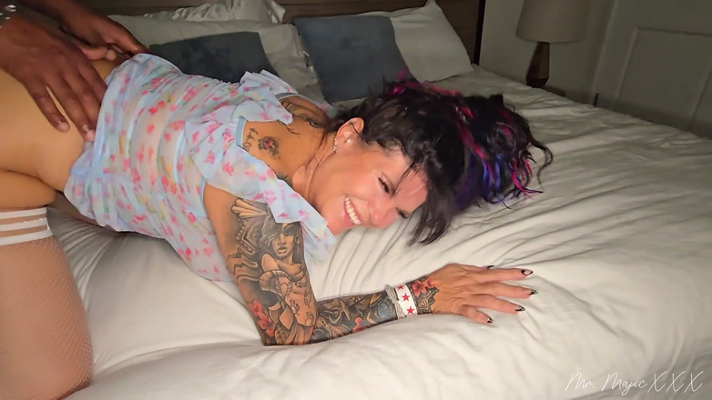 Mr_Majic: Sexy MILF Hollee Huntress vs Mr. Majic /pawg Sammie's World a...