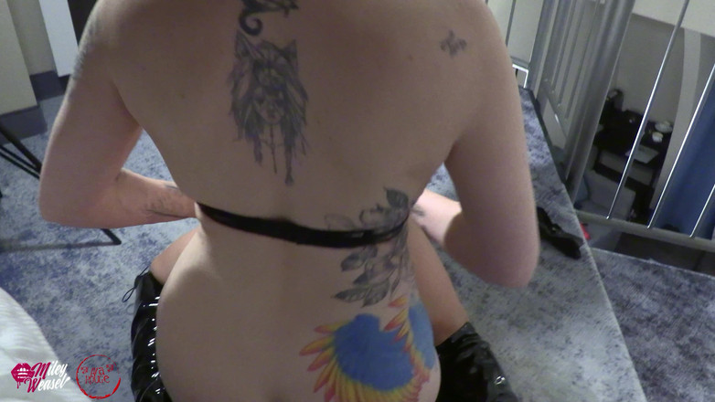 Miley Weasel: Моя маленькая рыжеволосая шлюха меня очень сильно принимает!