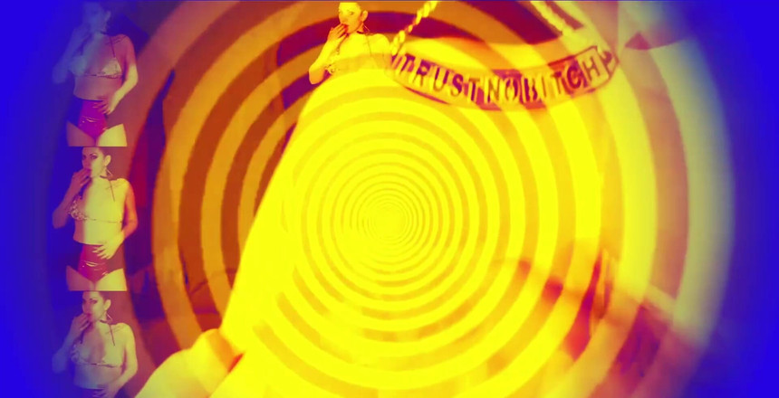 Goddess Misha Goldy: Dans cette tapette bimbo esprit baise, vous accepterez que vous...